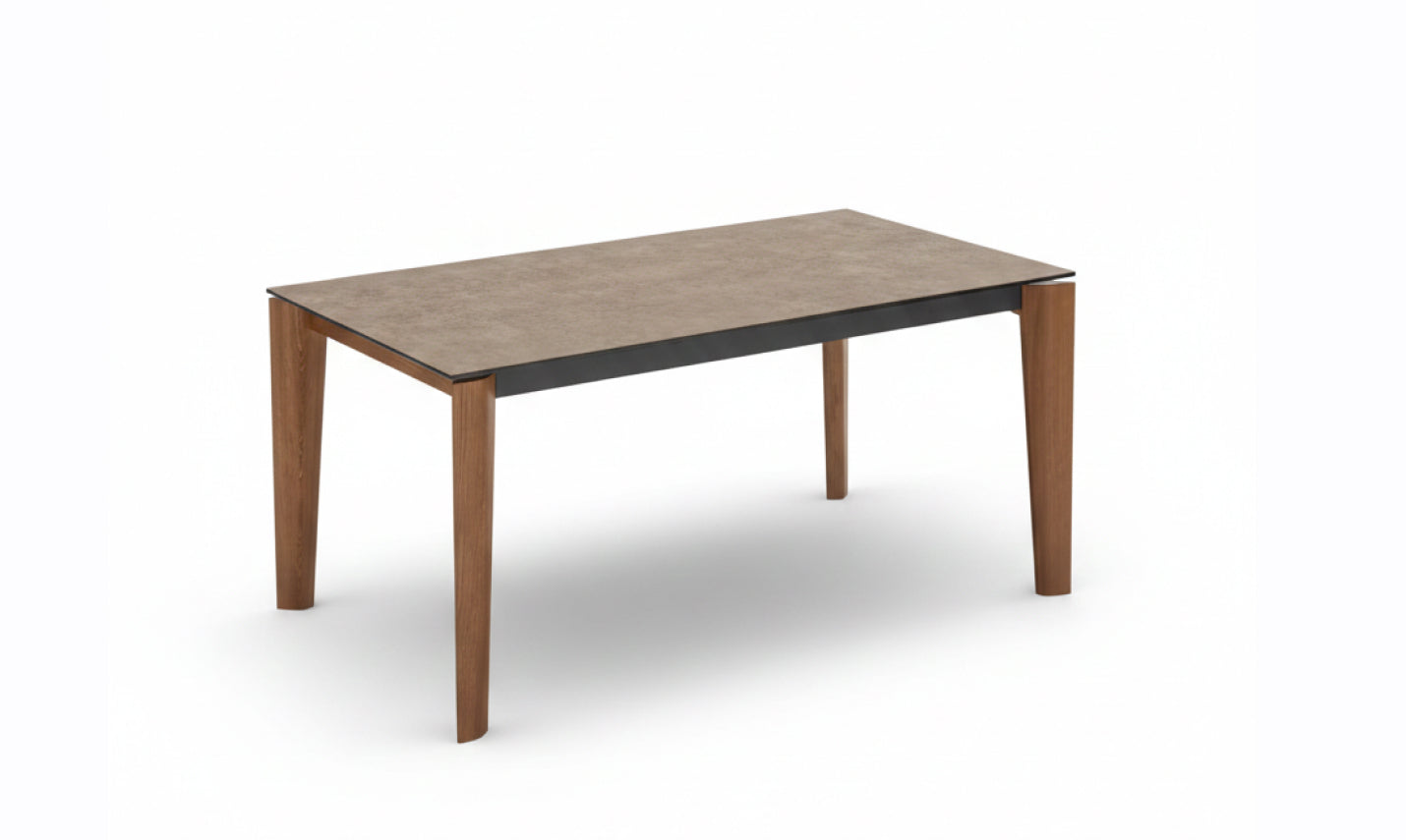 Connubia – Band Extending Table