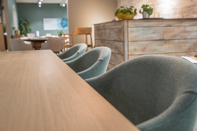 Pbj Danish Design – Aeris ext table and  6 Maior chairs