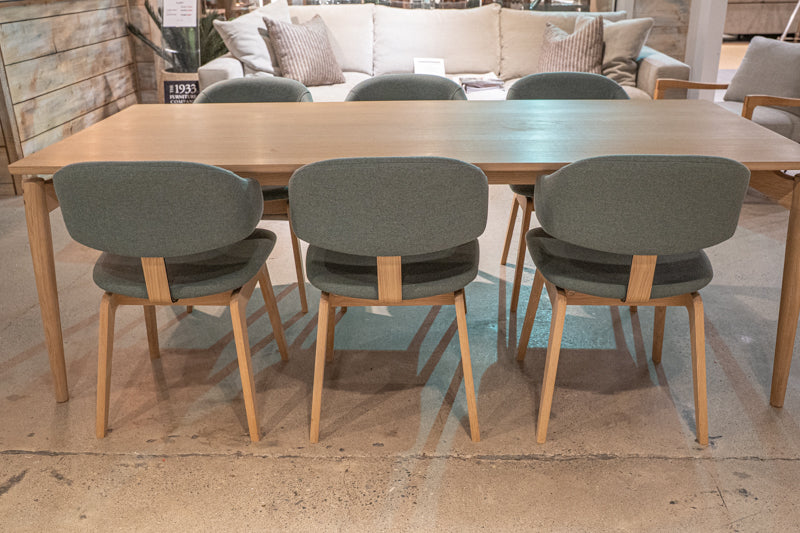 Pbj Danish Design – Aeris ext table and  6 Maior chairs