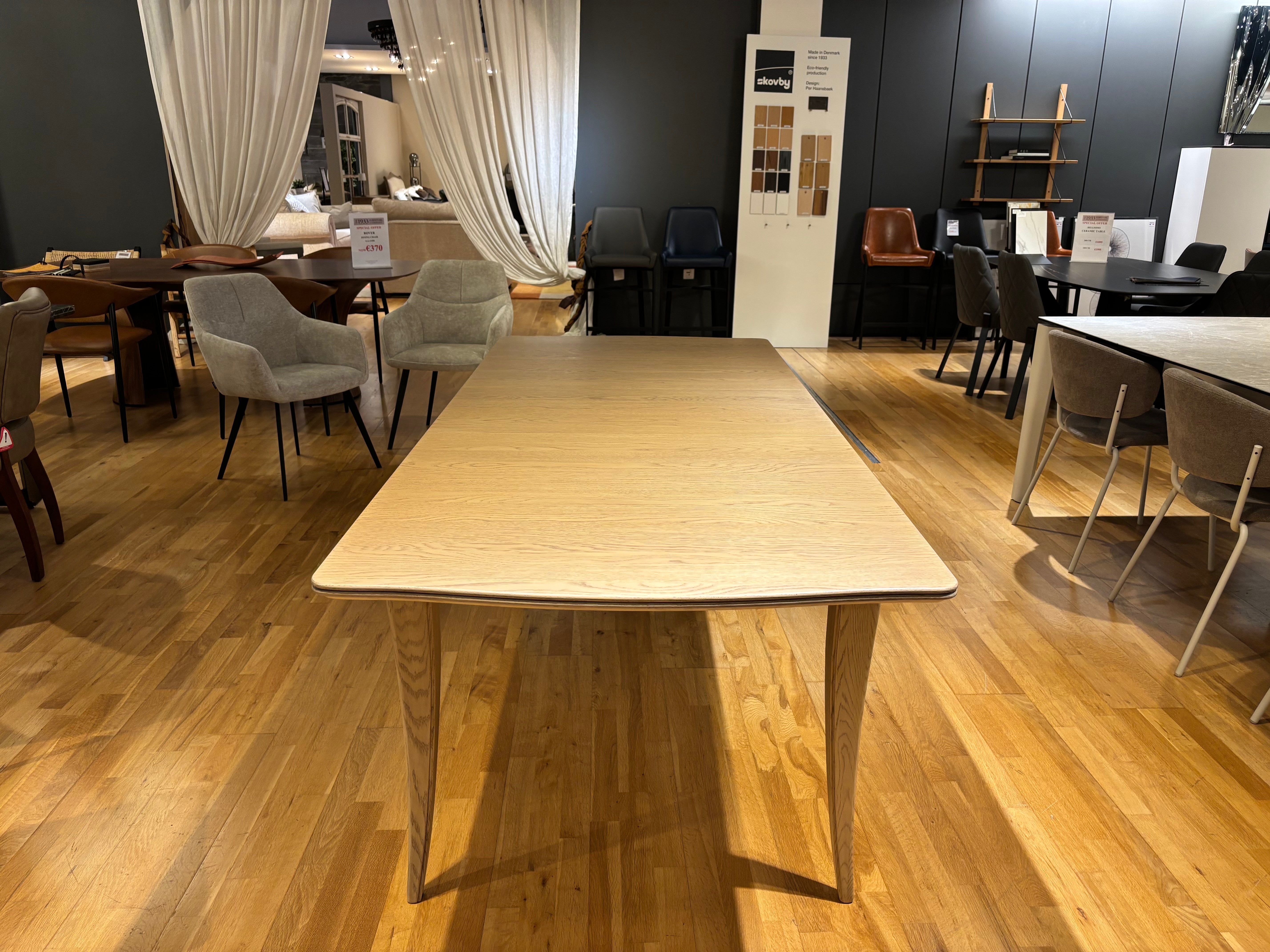Willis & Gambier - Toulon Extendable Dining Table