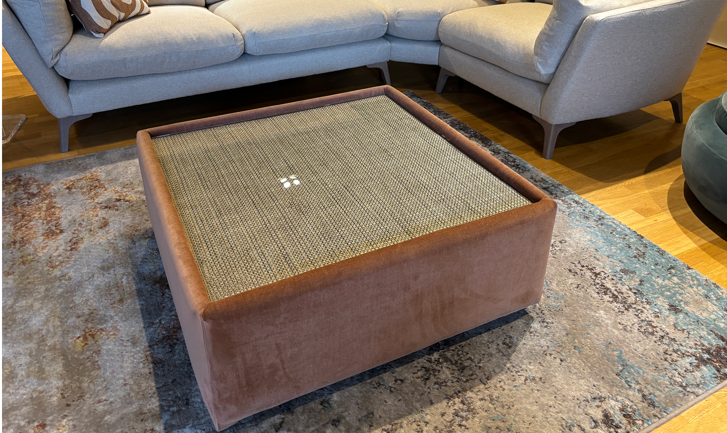 Whitemeadow – Elton Corner Sofa, Cuddler, & Coffee Table
