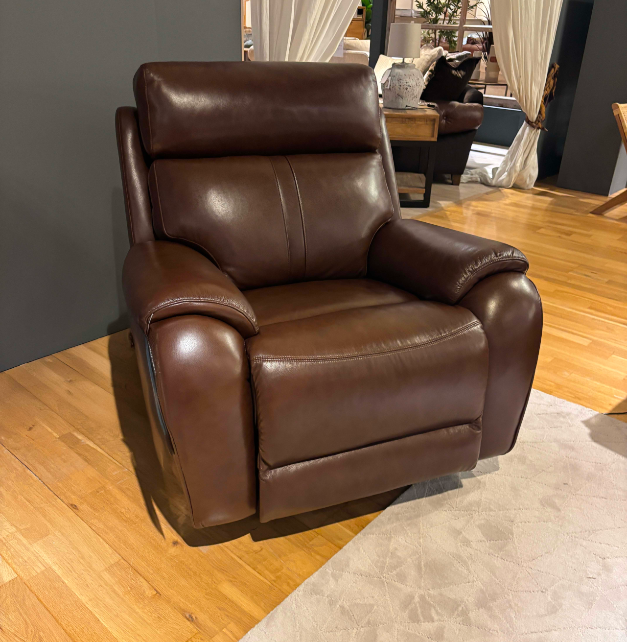 Lazy Boy – Winchester Electric Swivel Chair