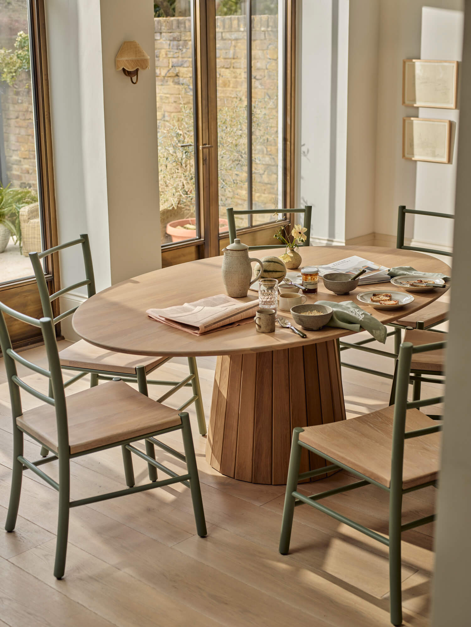 Neptune – Stratford Dining Table