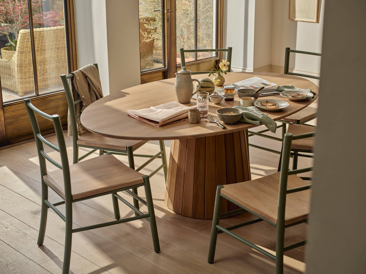 Neptune – Stratford Dining Table